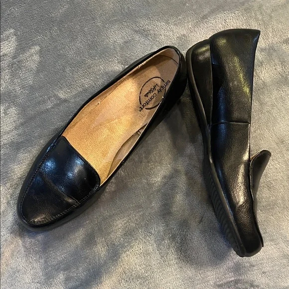 Naturalizer Black Leather Loafers - Picture 2 of 7